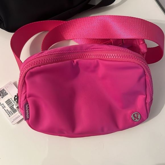 Sonic pink lululemon belt bag - Picture 4 of 4